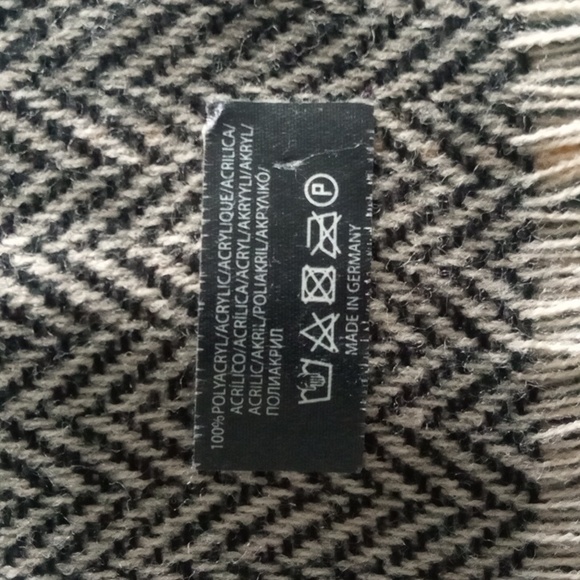 Simons Oversized Scarf - Picture 4 of 6